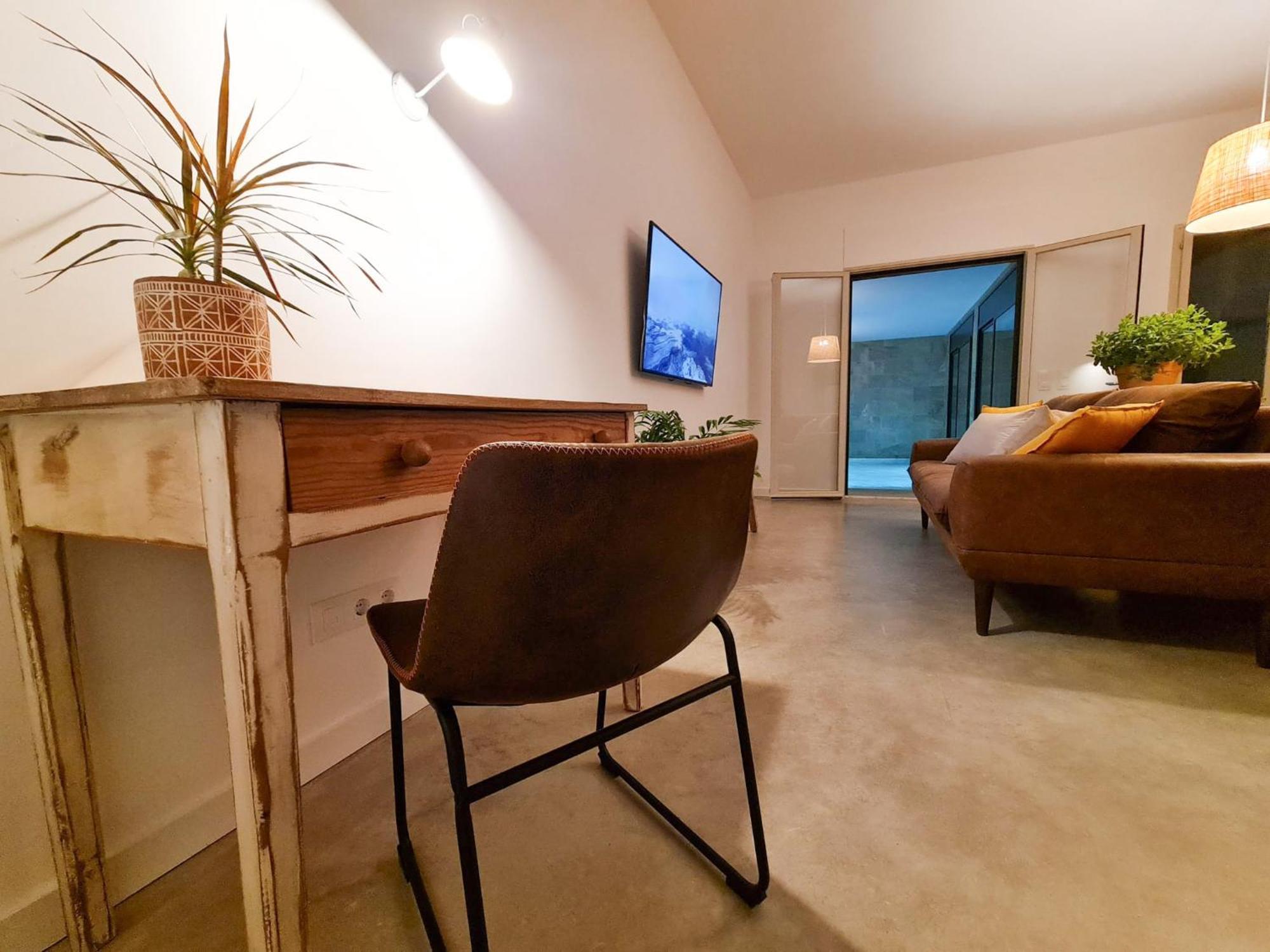 Apartmán Loft Con Piscina Climatizada De Agua Salada Y Parking En El Centro De Figueres Figueres  Exteriér fotografie